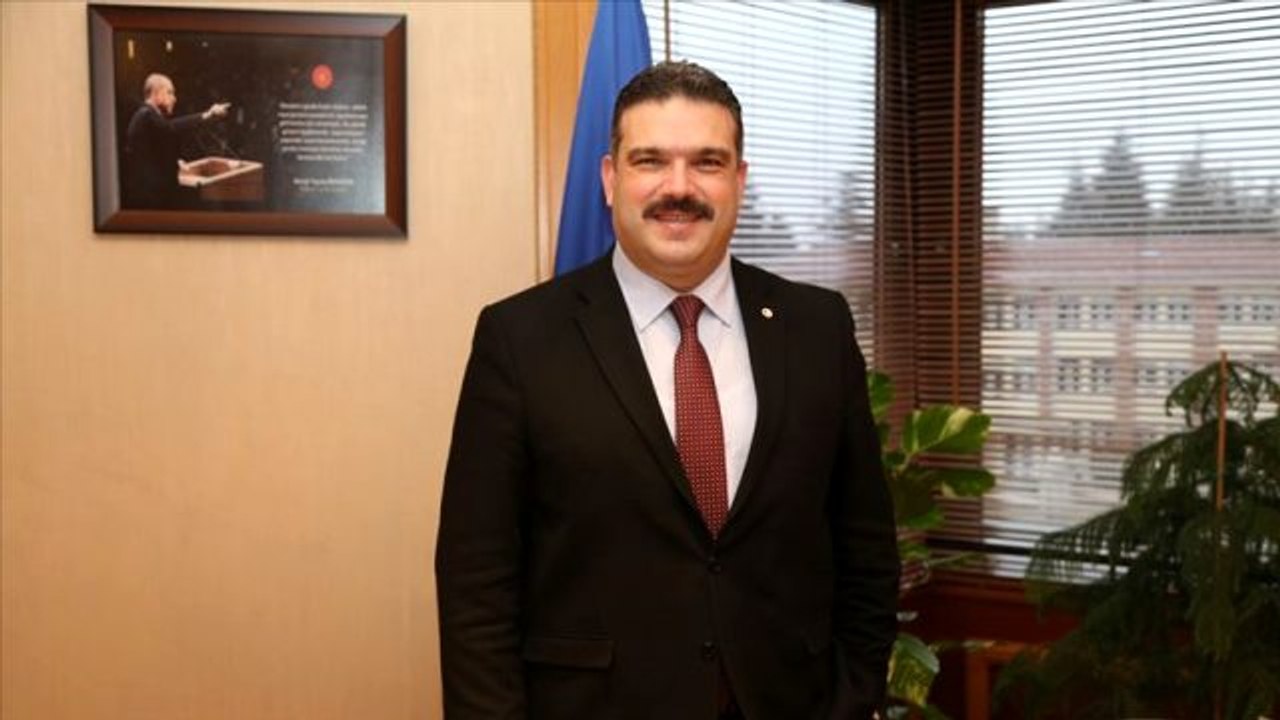 Anadolu Üniversitesi Rektörü Prof. Dr. Şafak Ertan Çomaklı kimdir? Prof. Dr. Şafak Ertan Çomaklı kaç yaşında nereli? Prof. Dr. Şafak Ertan Çomaklı b h