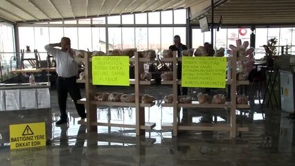 Fırıncıdan ihtiyaç sahiplerine askıda ekmek