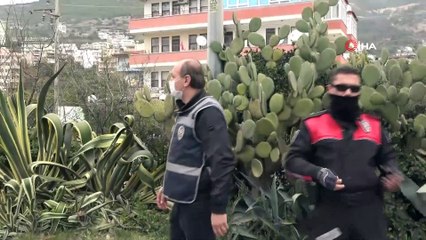 Antalya'da Korona virüs uygulamasında kilometrelerce araç kuyruğu