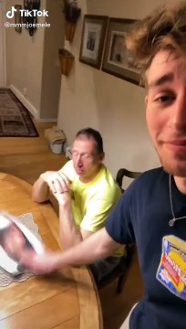 Son père ressemble à Anton Ego de Ratatouille