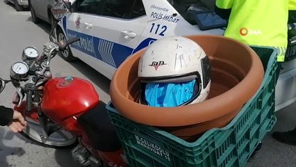 Kaskı kafasında değil, saksıda taşıyan sürücüye 2 bin 893 TL ceza