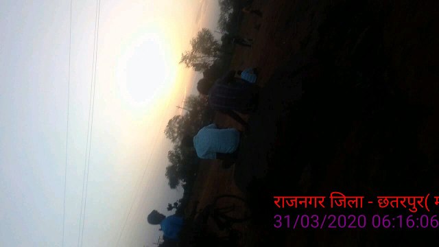 लॉक डाउन के बीच खेला जा रहा हैं क्रिकेट, क्या ऐसे जीतेंगे कोरोना से?