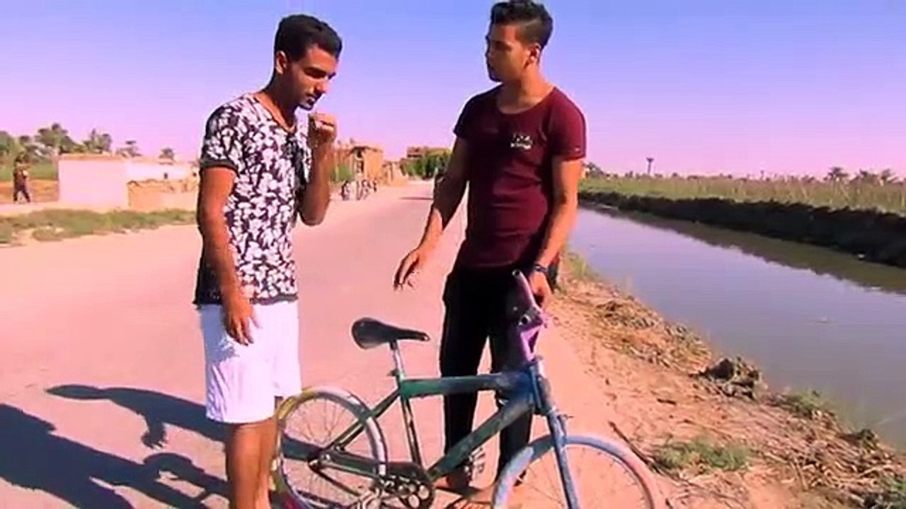 لما تركب عجله وانت مبتعرفش تسوق نهايه مؤلمه هههههههه