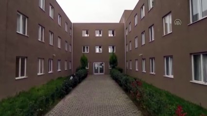 Gözetim altında kaldıkları yurdun camlarından şarkı söylediler - SAKARYA