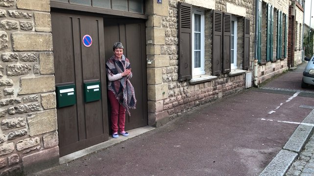 La rue Aristide-Briand applaudit les soignants