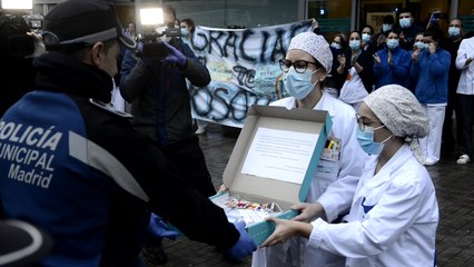 Download Video: Sanitarios entregan a mascarillas a Policía Municipal