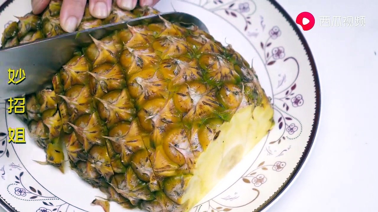 【Cutting pineapple】今天才知道，菠萝还可以这样切，不削皮不挖眼，真的太省事了