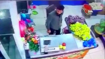 Esenyurt'ta manav dükkanında tekme tokat "hırsız" kavgası kamerada