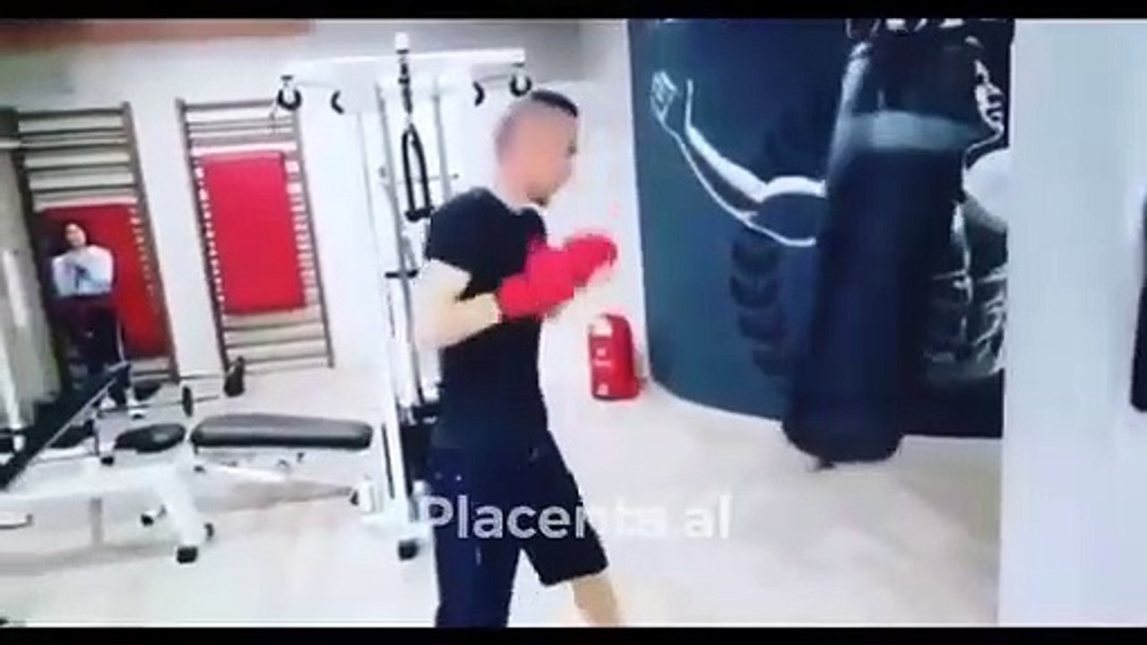 Ujku Shijakut - Mbreti ringut _ Netlix Special_wolf_ ( 422 X 750 )