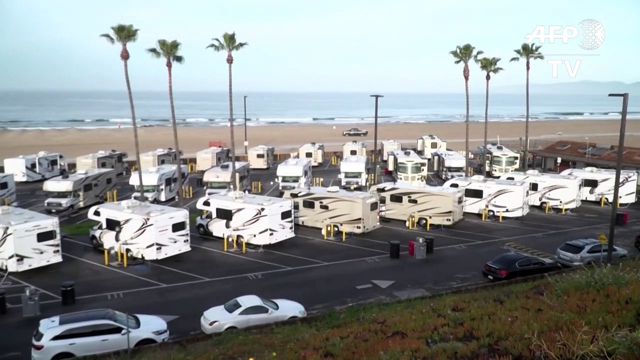 منازل جاهزة نقالة مطلة على البحر لمشردي لوس انجليس المصابين بفيروس كورونا