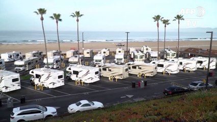 منازل جاهزة نقالة مطلة على البحر لمشردي لوس انجليس المصابين بفيروس كورونا