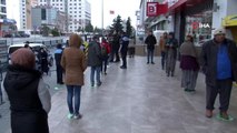İstanbul'da vatandaşlar 1000 TL yardım parasını almaya başladı