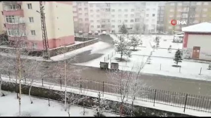 Erzurum'da Nisan ayında kar sürprizi