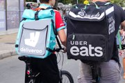 Deliveroo et Uber Eats se lancent dans la livraisons de courses