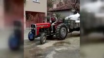 Jandarma karantinadaki köye traktörle saman götürdü