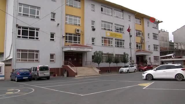 Lisede cerrahi maske makinesi ile günde 100 bin cerrahi maske üretiliyor