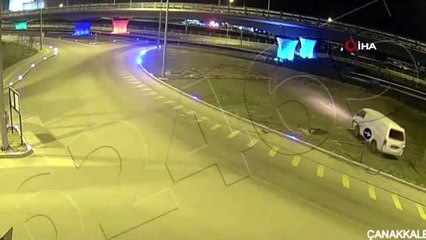 Kontrolden çıkan minibüs böyle takla attı