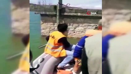 Siirt'te baraj suyu yükseldi, mahsur kalan kediler kurtarıldı