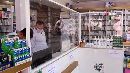 Eczacıdan Korona virüse karşı naylonlu önlem