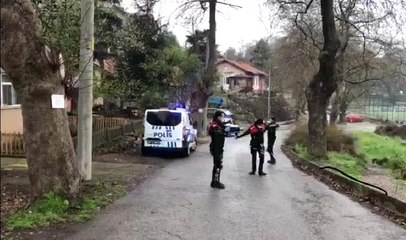 Zonguldak'ta polis vatandaşlara moral vermek için "Ankara'nın bağları" şarkısıyla oynadı