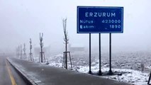 Erzurum yoğun kar yağışıyla beyaza büründü