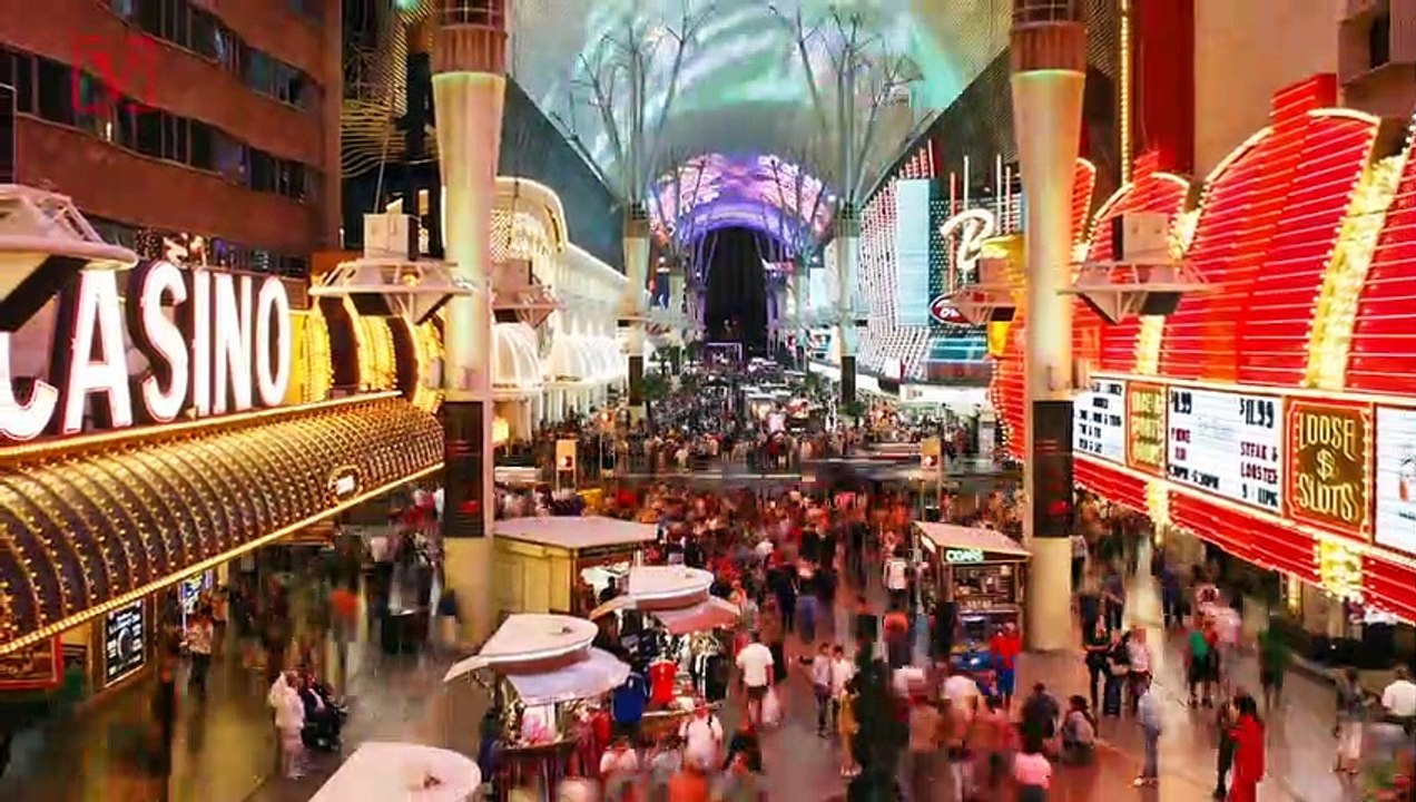 Las Vegas Showgirls Start Online Show to Help Fund Out of Work Performers