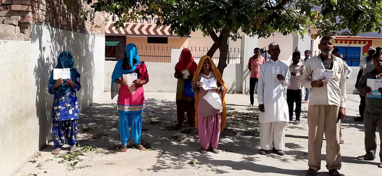शामली: खंद्रावली में राशन डीलर के खिलाफ घाटोली करने पर उपभोक्ताओं ने किया हंगामा