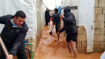- Halep’teki mülteci kampı sular altında kaldı