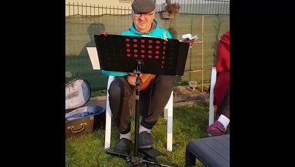 Stiring-Wendel (57) : Roger fait passer le confinement en musique