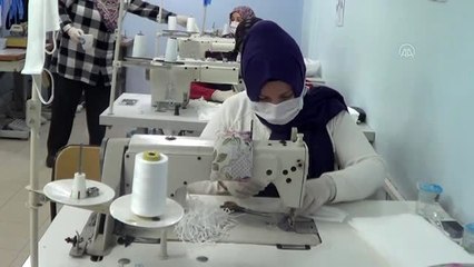 Tıbbi maske ve tek kullanımlık koruyucu kıyafet üretiliyor