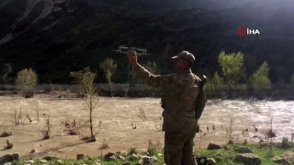 Jandarma yaşlı kadına ilaçlarını drone’la ulaştırdı