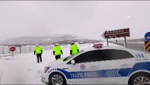 Kar nedeniyle yolda kalan sürücülere 'Evde kal' uyarısı - ELAZIĞ