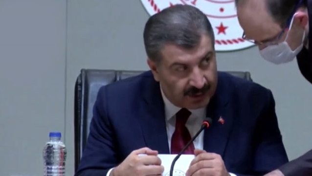 Sağlık Bakanı Fahrettin Koca'dan yardımcısına sosyal mesafe uyarısı: Bana yaklaşma