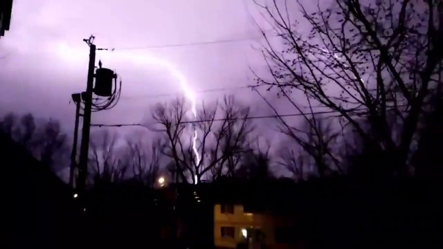 La foudre tombe à 3 reprises en quelques secondes