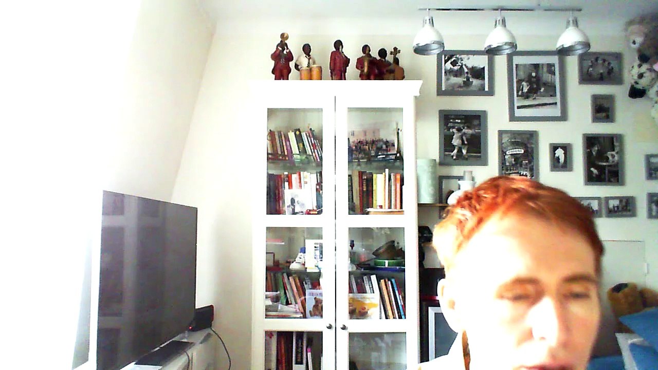 Wiwi égratigne "réveille Merlin" des Max Valentin