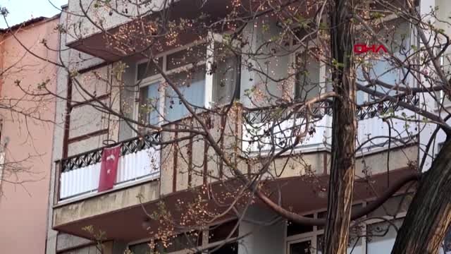 İZMİR Komşusunu öldürüp, annesini yaraladıktan sonra dördüncü kattan atlayıp intihar etti