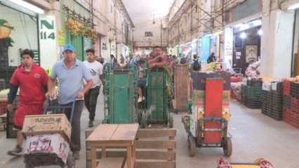Mercado mexicano trabaja sin descanso para alimentar al país durante la pandemia