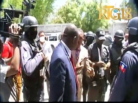 Lucmane Délille minis jistis la vizite prizon sivil kwadèboukè mèkredi premye avril la.