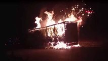 Manisa'da tuvalet kağıdı yüklü TIR alev alev yandı