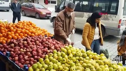 'Sosyal mesafesiz' pazar