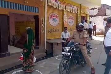 इटावा: कोरोना के भय से घर से बाहर नहीं निकल रहा सरकारी राशन डीलर, ग्राह​क परेशान