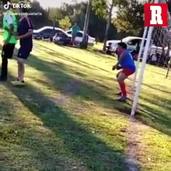 Atajada impresionante en el futbol amateur