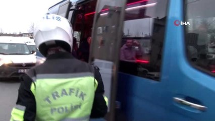 Sosyal mesafe kuralını hiçe saydılar: Minibüslerde şoke eden görüntü