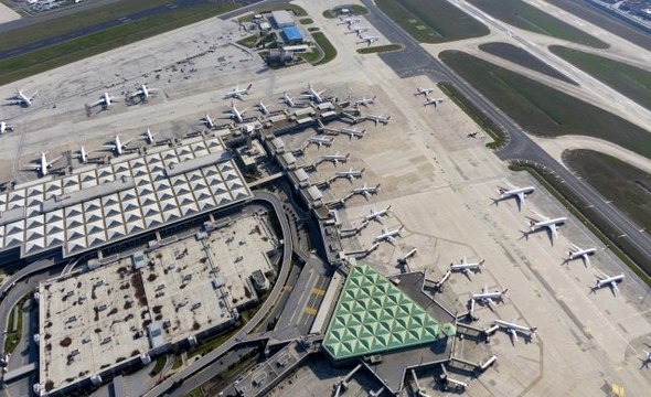 Koronavirüs nedeniyle THY seferlerinin tamamına yakını iptal edilince uçaklar Atatürk Havalimanı'na da park edildi