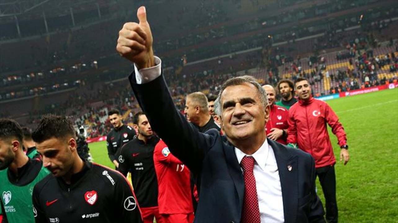Şenol Güneş, Milli Dayanışma Kampanyası'na 1 milyon TL bağışladı