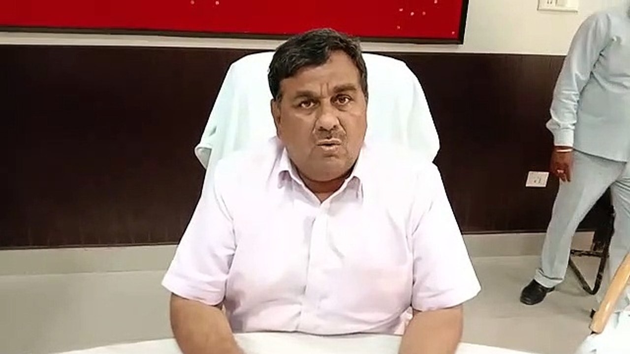 मथुराः प्रशासन ने किराने की दुकानों को लेकर दिय...