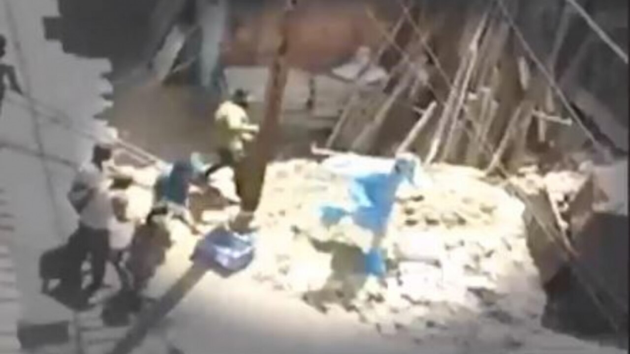 Watch: Doctors attacked, pelted with stones dur...