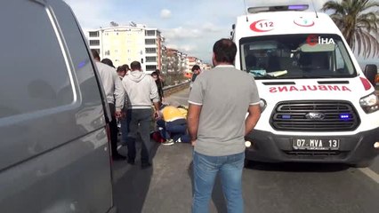 Motosiklet minibüse arkadan çarptı: 1 yaralı