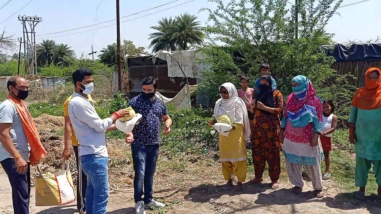 उन्नाव: सामाजिक संगठनों ने जरूरतमंदों को पहुंचाया भोजन