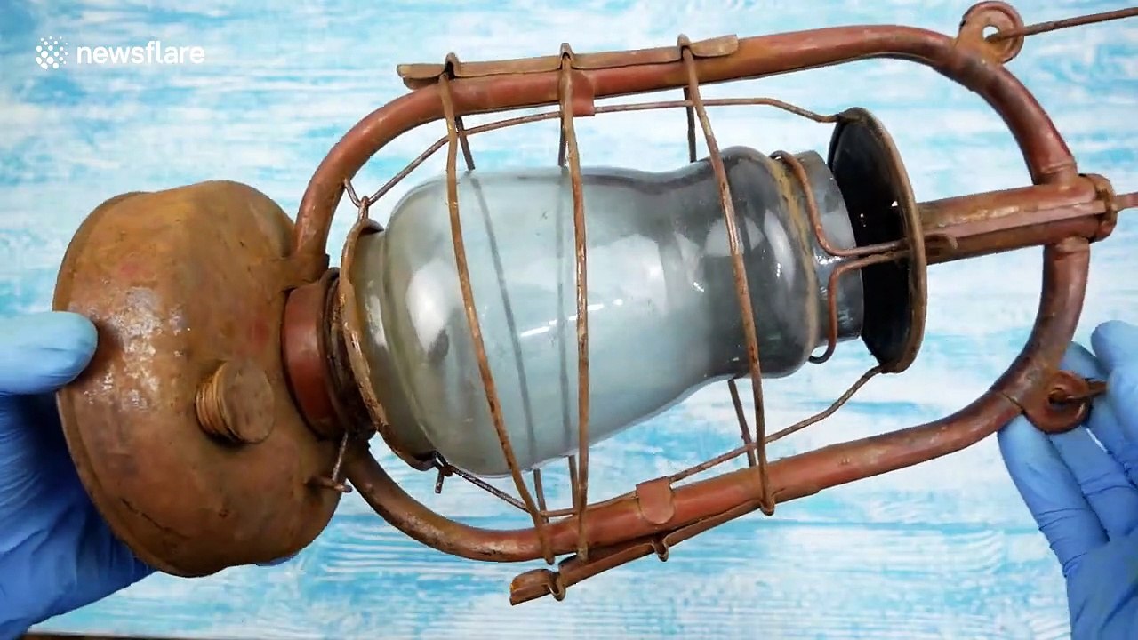 Military lamp from the 1950s restored as if it were brand new